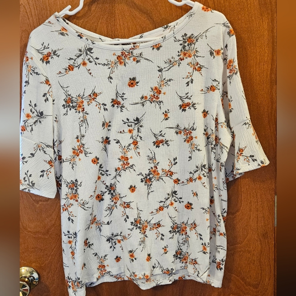Womens floral shirt size L
